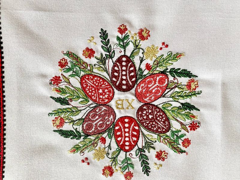 Великодній рушник для кошика з вишивкою яєць та орнаментом 71&times;32 см 23657 фото